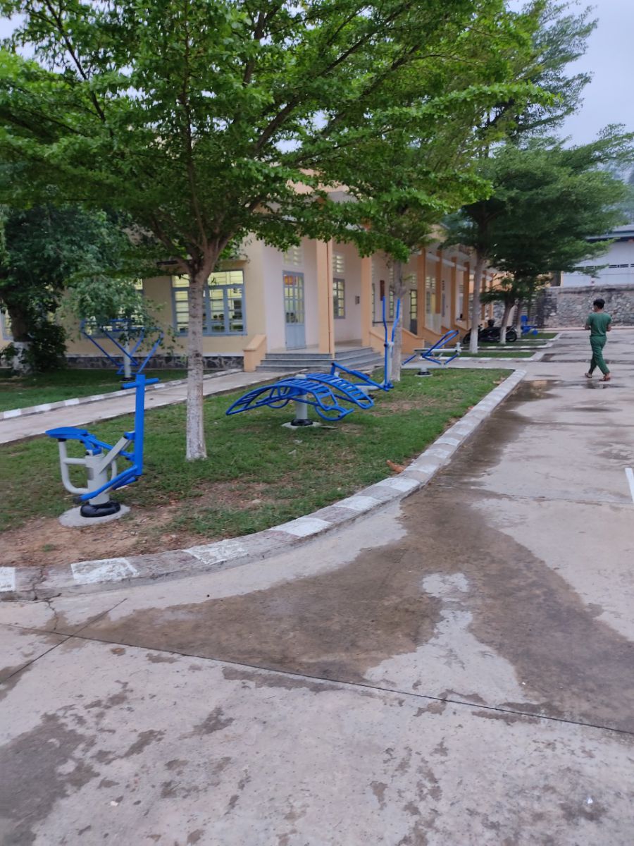 Thiết bị thể thao trường học 