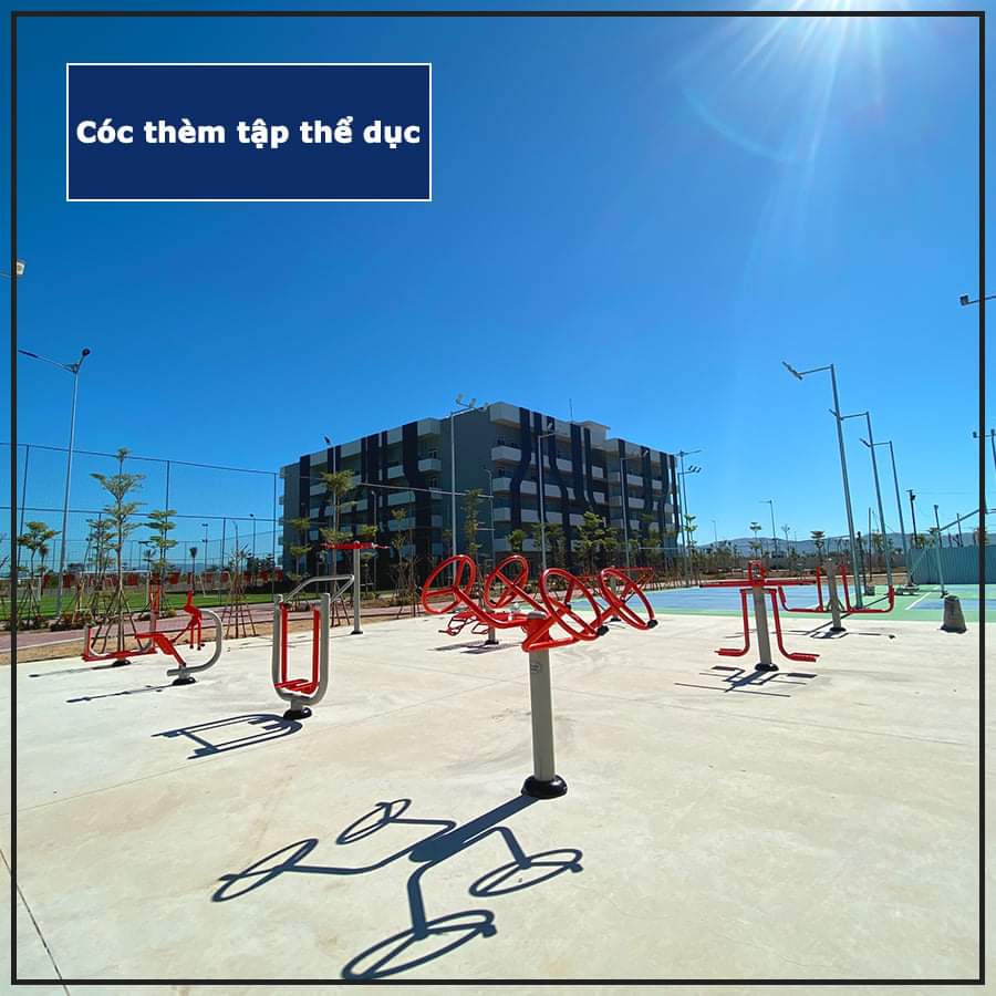 bộ dụng cụ tập thể dục tại công viên