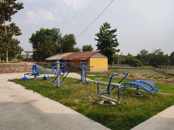 Dụng cụ tập thể dục ngoài công viên