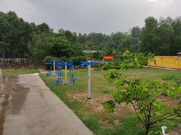 Dụng cụ tập thể dục ngoài công viên