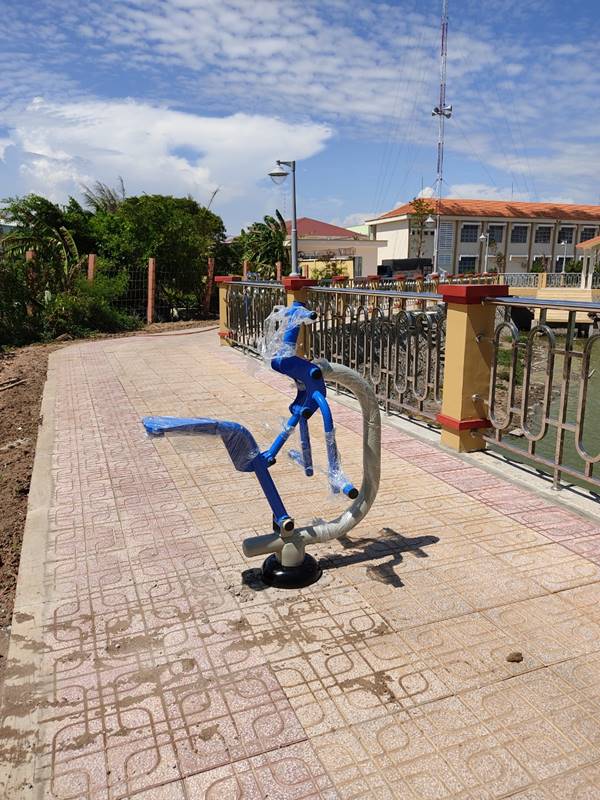 dụng cụ tập thể dục tại công viên