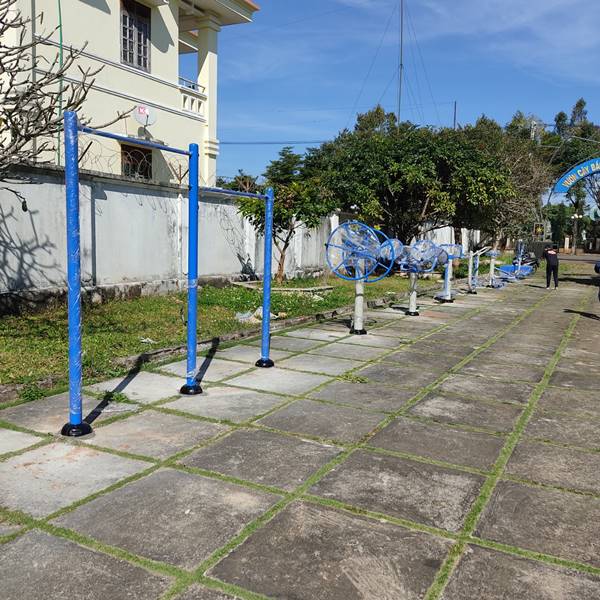 dụng cụ tập thể dục tại công viên