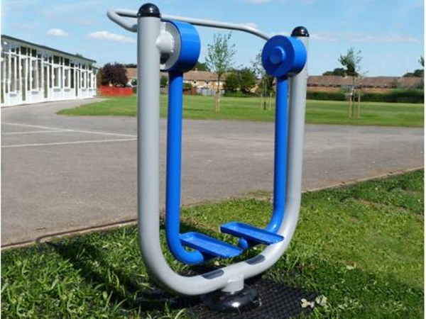 dụng cụ tập thể thao ngoài trời