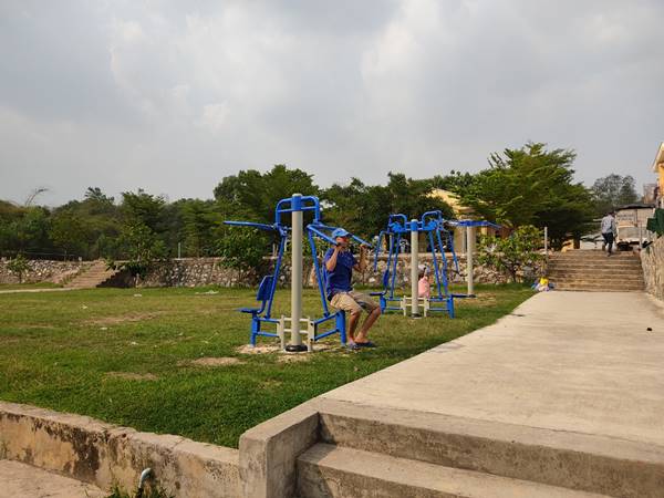 lắp đặt dụng cụ thể thao ngoài trời