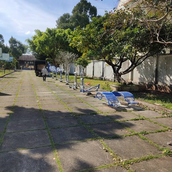 lắp đặt dụng cụ thể thao ngoài trời