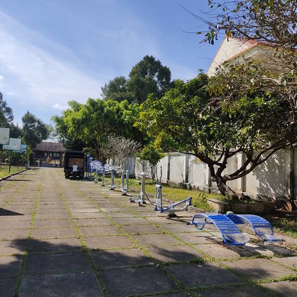 máy tập thể dục ngoài công viên