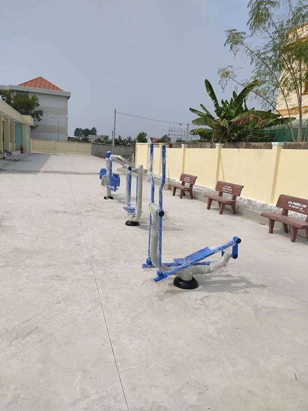 máy tập thể dục ngoài công viên
