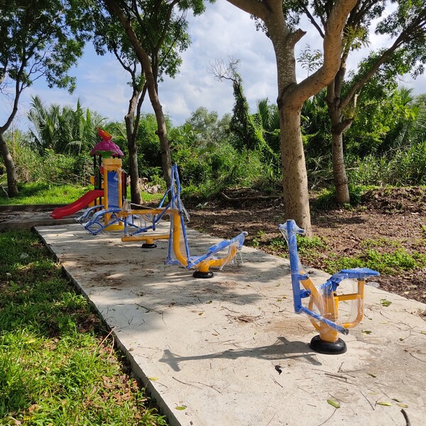 thiết bị tập thể dục ở công viên