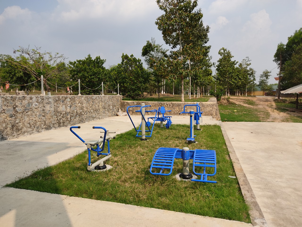 Thiết bị tập thể thao ngoài trời