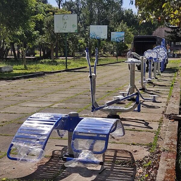 thiết bị thể dục công viên